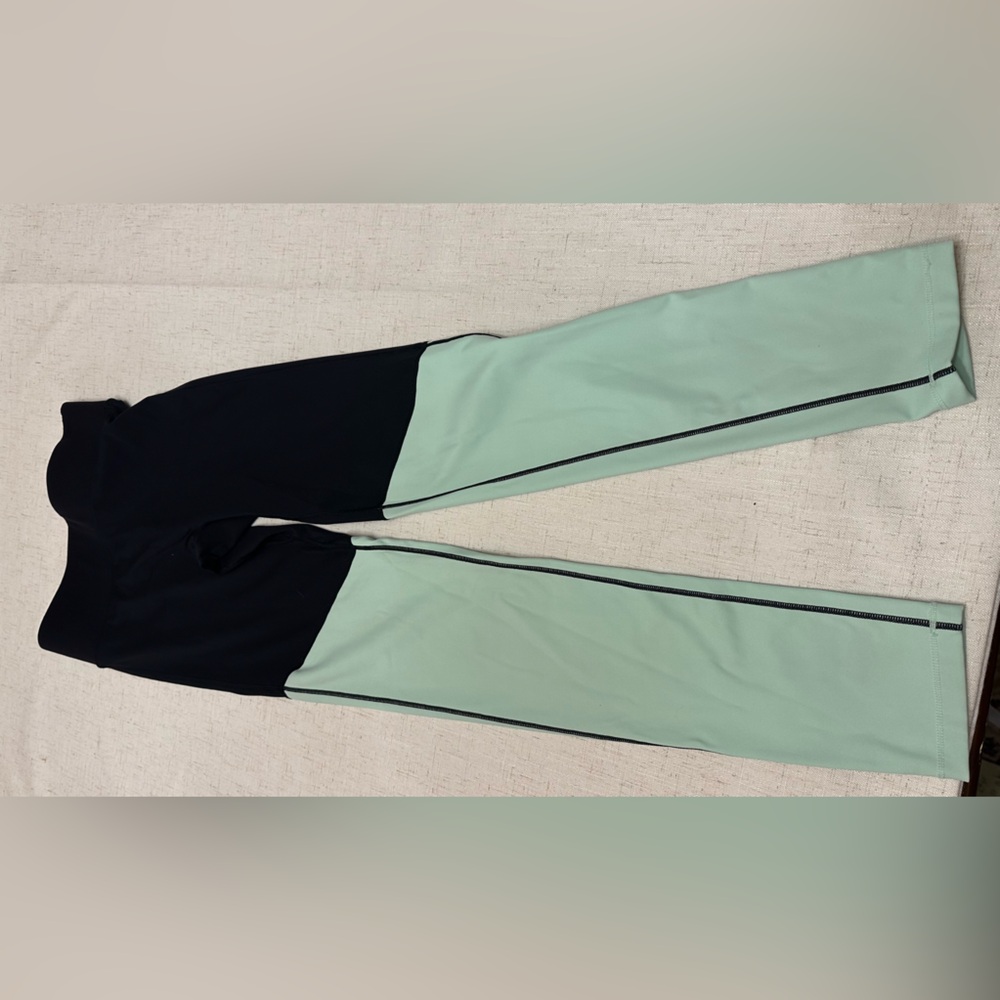 💜ALL ACCESS Black and Mint Leggings - Picture 8 of 9